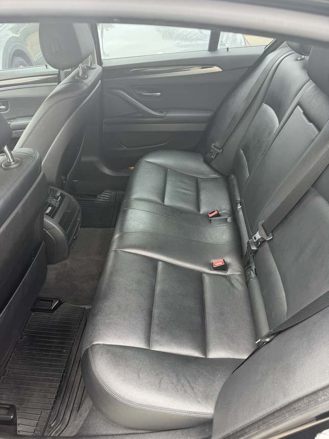 BMW 5 Series &mdash; Rear seats