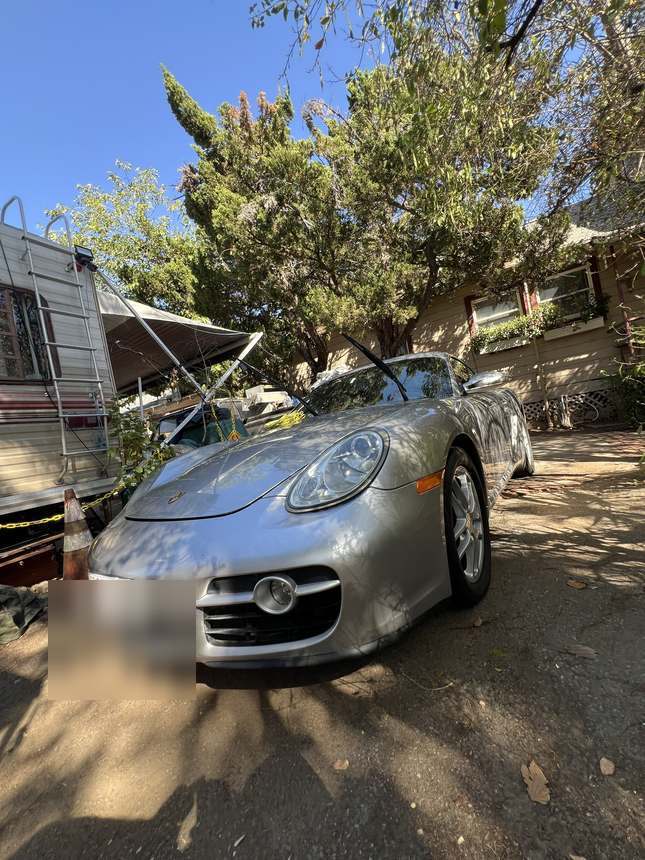 Porsche Cayman &mdash; Front three-quarter