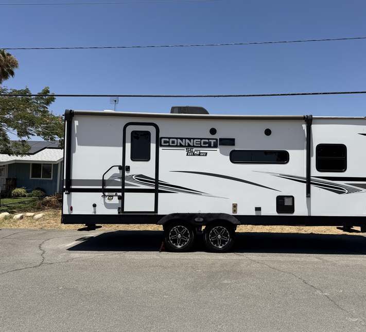 KZ Connect SE trailer &mdash; Full side profile