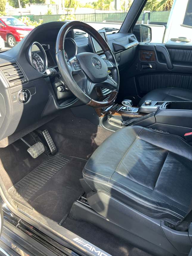 Mercedes-AMG G63 &mdash; Cockpit & driver's seat