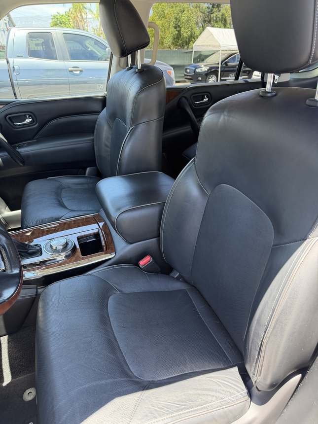 Infiniti QX80 &mdash; Front seats