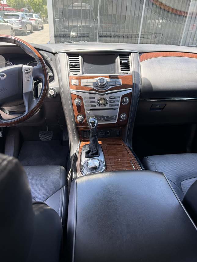 Infiniti QX80 &mdash; Dash & console