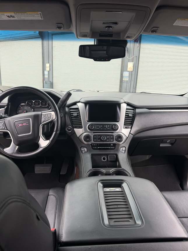 GMC Yukon &mdash; Dash